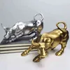 Northeuins Resin Golden Deer Bull Beeldjes voor Interieur Nordic Animal Ox Statue Official Sculptures Woondecoratie Accessoires 211108