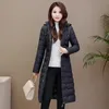 女性スリムロングジャケット厚い冬パーカーオフィスレイズフード付き暖かいコットンコートフェムミウアカザドラMujer 211011