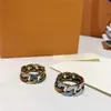 Dropship moda mais novo clássico doce cor anel de metal com pedras laterais tamanho anéis 2 cores no presente varejo box340e