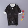 Overalls Frühling 2022 Baby Jungen Herren Hochzeit Kleidung Anzug Schwarz Fliege Volle Hülse Strampler + jacke Party Gentleman Formelle kostüm