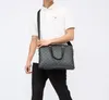 Bolsos Bolsos de hombro Hombres Diseñadores de lujo Maletines Mujeres Asuntos de negocios Bolsa para computadora portátil Paquete Monedero con letra flor cuero 220p