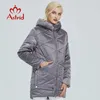Veste d'hiver Astrid femmes couleur contrastée tissu imperméable avec capuchon design vêtements en coton épais parka chaude AM-2090 210910