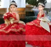 Abiti Quinceanera ricamati in oro Mini piccoli bambini Abito da ballo con fiocco grande Ruffle Diamands Spaghetti senza spalline Fiore Gir2327