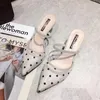 슬리퍼 2021 폴카 도트 하이힐 여성 샌들이 발가락 레이스 노새 신발 빈티지 기하학