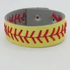 Baseball- oder Softball-Lederarmband mit roten Nähten und Sportschmuck mit Druckknopfverschluss