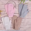 розовые шерстяные перчатки