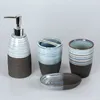 4 unids Juego de baño de cerámica Productos de lavado para el hogar Dispensador de jabón / Soporte para cepillo de dientes / Vaso / Accesorios para platos de jabón 210423