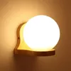 벽 램프 현대 간단한 LED 목재 램프 침대 침실 창조적 인 거실 배경 통로 조명