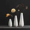 Vit Porslin Vase för blommor Nordic Home El Vardagsrum Inredning Matt Keramisk Planter Pot Shelf Matbord Ornament 211130