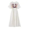 Belki U Beyaz O-Boyun Yay Çiçek Nakış Indie Halk Elbise Flare Kısa Kollu İmparatorluğu Plaj Yaz Tatil Midi Elbise D2439 210529