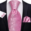 corbata de lazo rosado de paisley