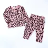 Vårens höst baby pojkar flickor kläder pyjamas set 6m6t barn kläder barn tryckt leopard sömnkläder loungesuits bomullsflicka e3779624