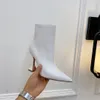 高級デザイナー最高品質秋と冬の女性の短いリベットの靴Amina Sexy Letters Socks Boots Muaddi Letter Fashion厚いヒールハイヒールマーティンブーツ