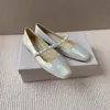 Lyxvarumärke Kvinnor Skor Pearl Square Toe Flat Heel Mary Jane grunt Topp Single Shoes Soft Sole Strap Äkta läder Silver Flat Latt Heel Sheel Soelskinn Pärlor Kedjor