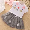 Sommarflickor kläder Set Elegant Bow Princess Girls Cartoon T-shirt + Tulle Kjol 2PCs Barnkläder Set Barn 210625