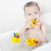 Altre forniture per servizi igienici da bagno A forma di grande anatra gialla Bambini che fanno il bagno Spremere chiamate anatre Giocattolo per l'acqua per bambini Doccia Novità Regalo Babys Innamorati del bagno WH0180