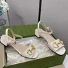 Summer Women's Sandals Simple and Fashionable Mid-heel tjock med ett ord Buckle Fairy Style Rom Vackra designerkontorskor