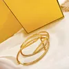 Designer-Buchstaben-Ohrring, großer Kreis, modischer Ohrring, Ohrringe im europäischen und amerikanischen Stil, gelbe Messing-Ohrstecker-Design für Damen