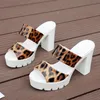 Лето леопардовые женщины блокируют туфли на каблуках Сплошные коренастые повседневные расстояния на платформу для платформы сандалия сандалия феминина женщина 10 см.