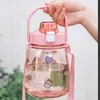 Bottiglia d'acqua di grande capacità Tazza Kawaii in plastica Carino Sport estivi portatili Bicchiere per bambini all'aperto con cinturino in paglia BPA Free 210914