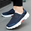 2021 Erkek Kadın Koşu Ayakkabıları Siyah Mavi Gri Moda Erkek Eğitmenler Nefes Spor Sneakers Boyutu 37-45 QC
