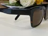 Zonnebrillen voor mannen en vrouwen Zomerstijl Antiultraviolet Bold Retro Plate Plank Full Frame vierkante mode -bril Random Box7496037