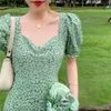 ライムフレーバーフレンチレトロスクエアカラー花ドレス新鮮な気質スプリットセクシーな夏のパフスリーブVestido Mujer Plus Siz 210601