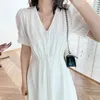 [EAM] Women White Elegant Irregular Long Dress V-Neck Short Puff Sleeve Loose Fit Fashion Spring Summer 1W513 210512
