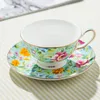 Flower Design European Bone China Coffee Set Toppklass Porslinskopp och tefat Lyxiga gåvor Pearl Glaze Cups Saucers