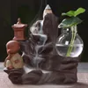 Soporte para quemador de incienso de reflujo, pequeño monje de cerámica, pequeño Buda, cascada, incensario de sándalo, creativos, decoración del hogar con