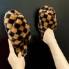 2021 Home Kobiety Futro Kapcie Moda Lattice Design Indoor Płaskie Buty Sypialnia Miękkie antypoślizgowe Dorywczo Woman Slippers Y1120