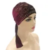 Czapka / Czapki Czaszki Złoty Velvet Muzułmański Headscarf Kapelusz Cienkie Kobiety Wewnętrzne Hidżab Czapka Solid Diamond Turban Indie Head Wrap Kapelusze Dla Lady