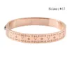 Europa America Fashion Style Uomo Donna Donna Acciaio al titanio Inciso V Iniziali Fiore Rivetto singolo Nanogram Strass Bracciale rigido M64861