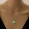 Сердце ожерелье мамы в темно -сине -зеленом флуоресцентном флуоресцентном ожерелье