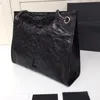 2021 Ultimo stile Shopping bag Made in Italy È realizzata in pelle ondulata oil and wax 577999 Pelle di vitello cerata liscia nera stropicciata