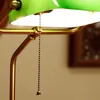 Lampes de table Banquiers Lampe de bureau Luminaire vintage Abat-jour en verre vert/jaune Base en bois de bouleau Cordon articulé réglable antique