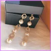 Novas brincos de pérola Mulheres Roda Moda Brinco Luxo Designer Jóias Letras De Ouro Ladies Corrente Ear Ear Studs Designers Mens Para Presente D219282F