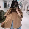 MM Teddy Cape Coats с мягкой текстурой, изготовленной из альпака шерсти шерсти и шелковые женщины Верхняя одежда отворотный воротник негабаритный пальто с коротким рукавом