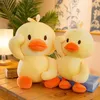 Super doux canard en peluche poupée Internet belle vente chaude rouge douyin jouets avec de petits canards jaunes poupées cadeau pour enfants jouets en gros cadeaux de bébé