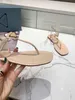 Sapatos europeus sandálias flip flop feminino espaço lateral simples moda verão sapatos de dedo do pé plano pacote completo tamanho 34-41