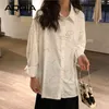 Frühling Koreanischen Stil Abstrakte Druck Frauen Weiße Tunika Hemd Lose Lange Hülse Taste Damen Bluse Übergroßen Weiblichen Tops 210521