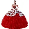 Canlı kapalı omuz işlemeli 3d gül çiçekler quinceanera elbisesi Meksika Charro Madalyonları Beyaz ve Kırmızı Quince XV Balo Elbisesi Wit312v