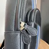 2021 Stor kapacitet Svart Cross-Body Bag Casual Style Unisex Bröstkassar Stripe Design Mens Outdoor Travel Purse Circular Arc Zipper Axel Väskor