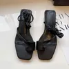 Sandali Clip Toe da donna Testa quadrata Donna Estate Cinghie alla caviglia Scarpe piatte Moda donna Scarpe casual Fmeale Calzature 2021