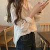 Elegant Hollow Out Lace Shirt Kvinnor Kausal Vit Blus Långärmad Top Kvinna Koreanska Ladies Kontor Loose Blusas 210519
