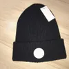 Beanie Bonnet Mens Women Fashion Hats أعلى جودة كلاسيكية من الجمجمة المتجانسة شارة شارة مصممة بونيت بيني