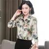 Mode coréenne Soie Femmes Blouses Satin Chemise à manches longues Office Lady Blusas Largas Plus Taille Rose Motif Femmes Tops 210531