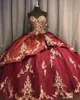 Modest złoty haft Burgundia 2022 Quinceanera Prom Dresses Charro Meksykańskie Odpinane Krótkie Rękawy Koraliki Satynowe Długie Sweet 16 Dress Vestidos 15 Ano