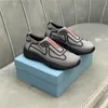 2021 Дизайнеры мужчины вязаные туфли с коробкой Dustbag Class Wide Flat Sneakers Summer Trainers Splising Stylist Shoe