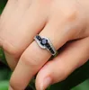 Huitan Special-Interest Black Stone Women Wedding Ring Bländande Kristall Zircon Delikat Presentkvalitet Kvinnlig Klassisk Smycken